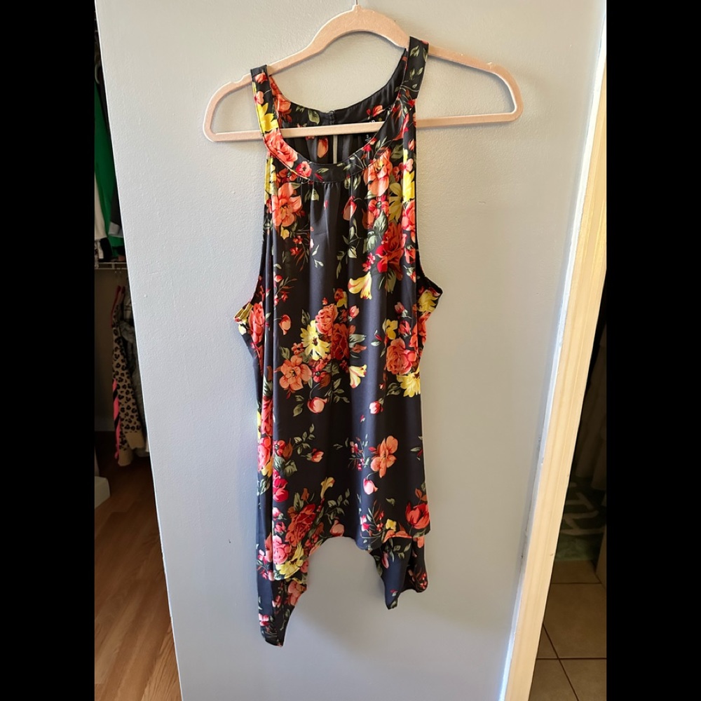 Goddess Shark bite tank top, torrid, size 2